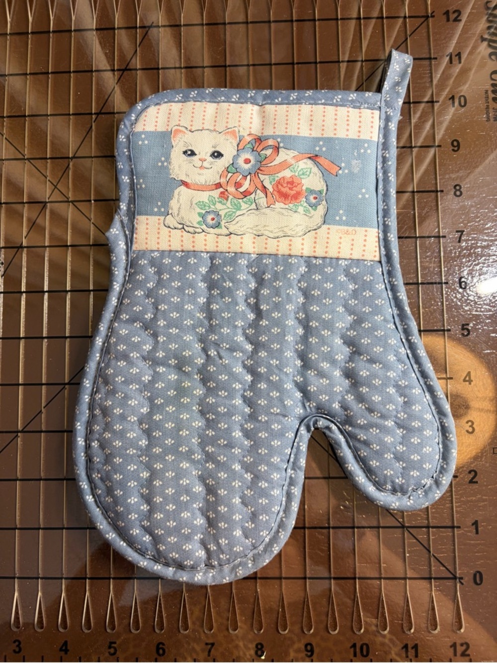 Vintage 80s Quilted Cat Oven Mitt Blue Calico Country Kitchen Kitsch 1980s NOS